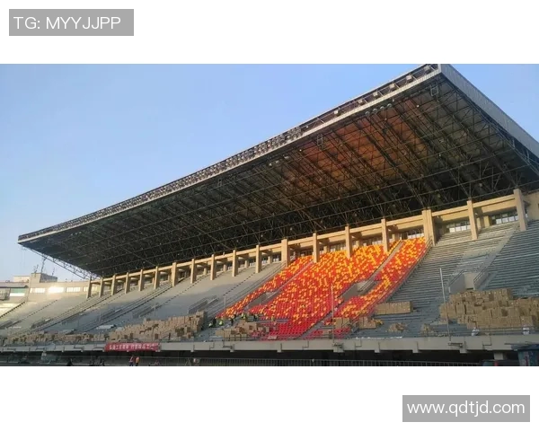 北京与天津球迷激情对抗赛揭幕球场内外的热血与友谊交织