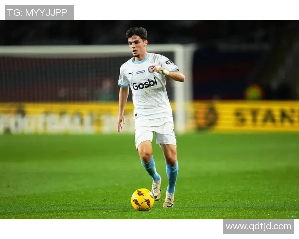 古铁雷斯的传奇人生与足球世界的深刻影响探讨 古铁雷斯的传奇人生与足球世界的深刻影响探讨